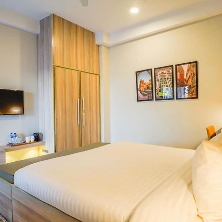 Roomy Crossroads Hotel, Peshawar Bagian luar foto