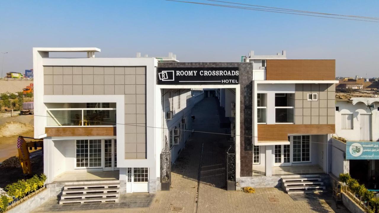 Roomy Crossroads Hotel, Peshawar Bagian luar foto