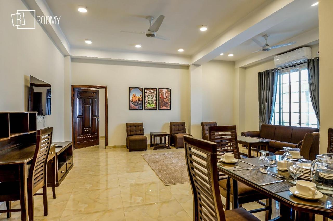 Roomy Crossroads Hotel, Peshawar Bagian luar foto