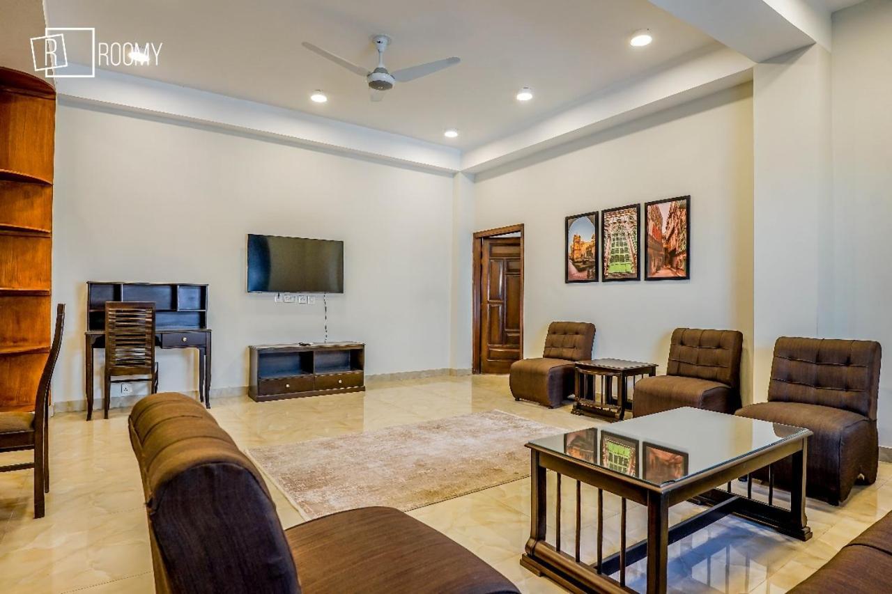 Roomy Crossroads Hotel, Peshawar Bagian luar foto