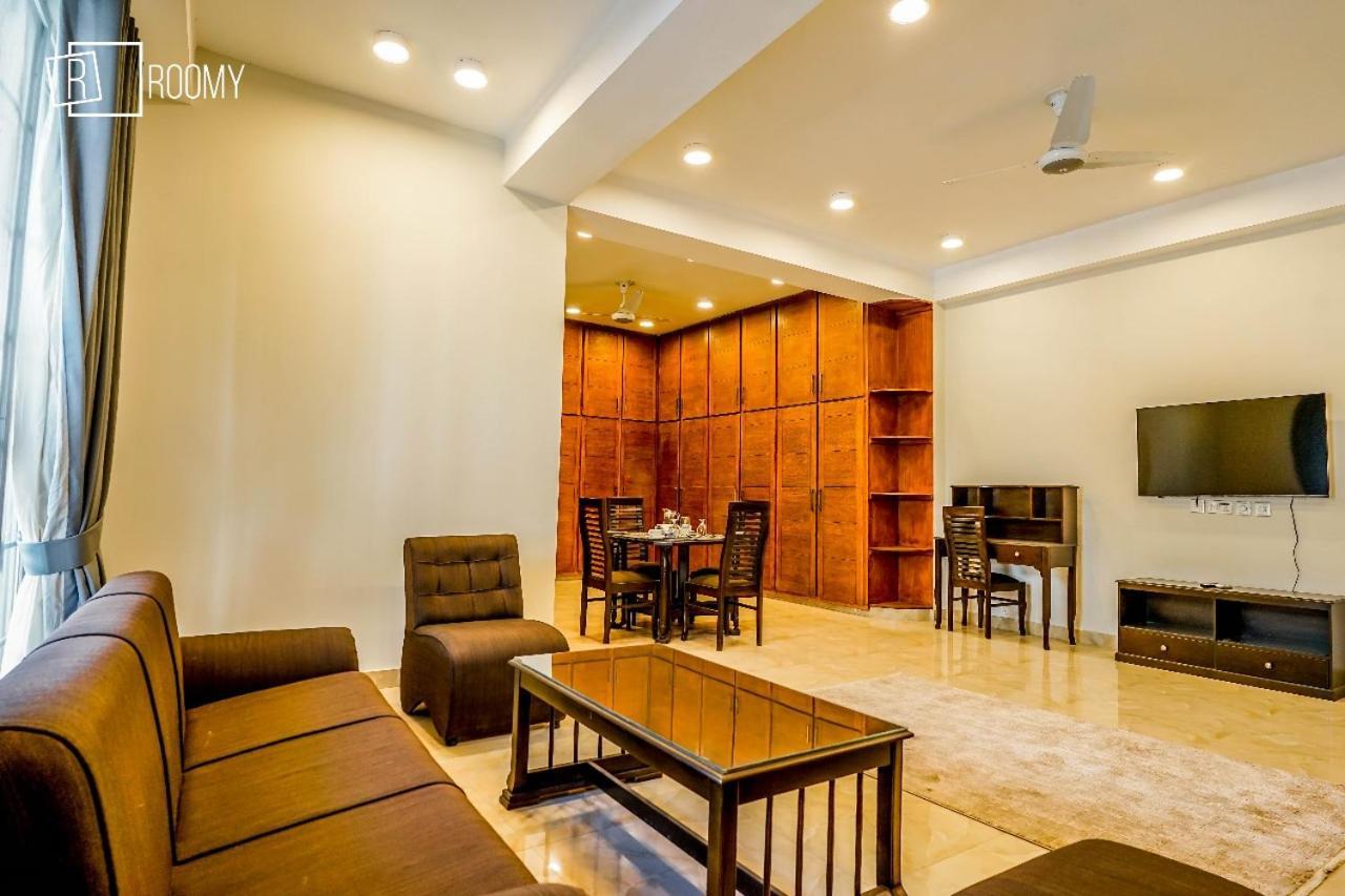 Roomy Crossroads Hotel, Peshawar Bagian luar foto
